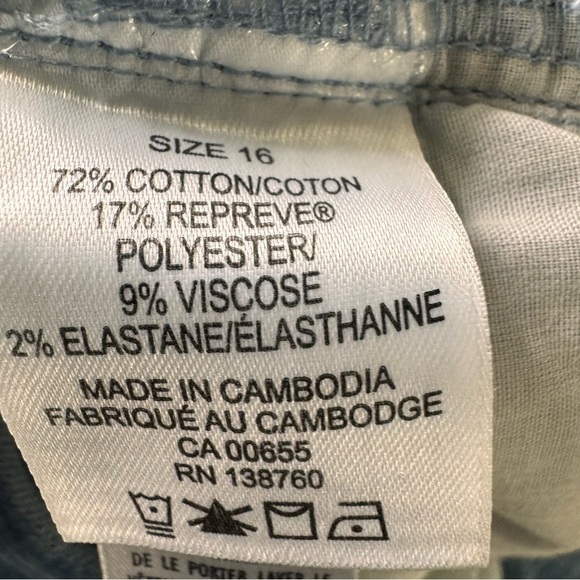 Pennington's Responsible, Savvy Fit, Denim Capri, Light Wash - d/C Jeans Size 16 - Picture 9 of 10